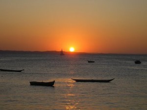 por do sol na baia de todos os santos