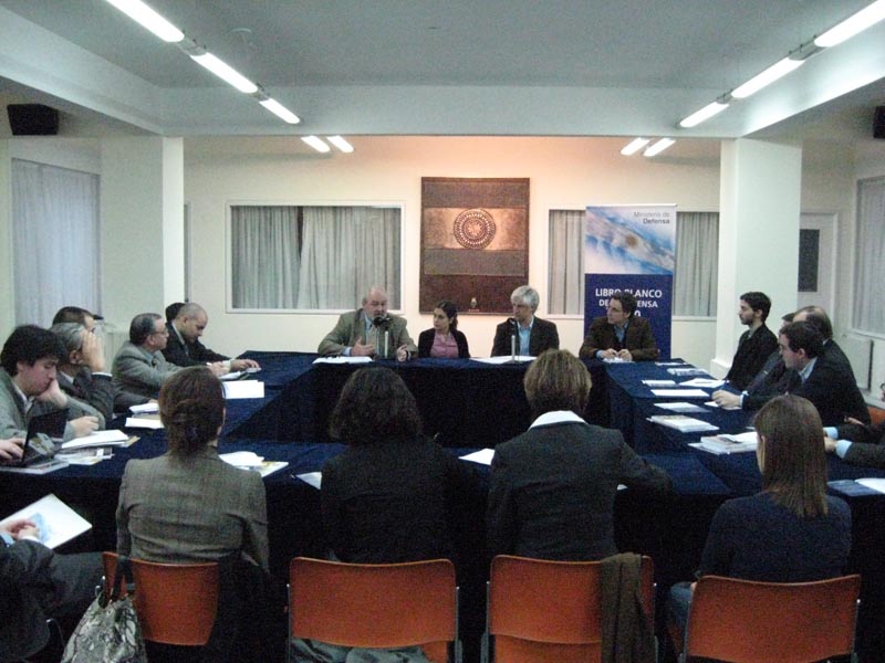 Buenos Aires, Argentina – 1ro de Septiembre de 2010 Foro de Discusión sobre el Libro Blanco de la Defensa titulado “EL ROL DE LA SOCIEDAD CIVIL EN LA NUEVA AGENDA GLOBAL DE PAZ Y SEGURIDAD”.